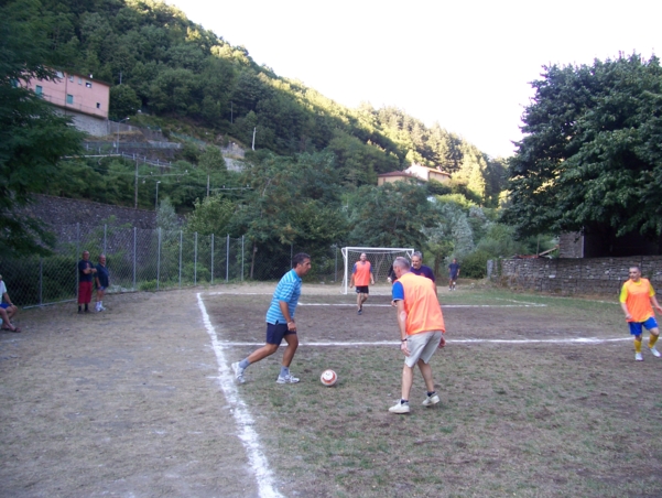  Image name: Calcio21.jpg 
 width: 601 pixel 
 height: 452 pixel 
 Size: 246790 bytes 
 Click to enlarge 
